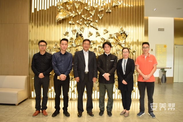 6牛田圭亮博士一行与悦年华院长及工作人员合影留念.JPG
