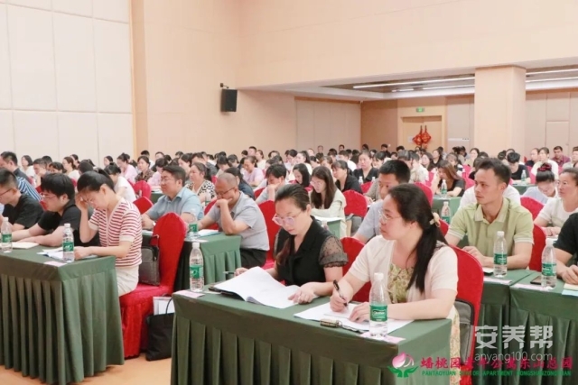 南康区民政局2025年社会救助业务培训在蟠桃园老年公寓圆满举办2