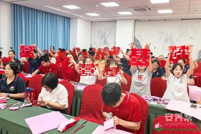 五级养老机构赣州市南康区蟠桃园老年公寓携手南康区总工会为一线员工送暖赋能3