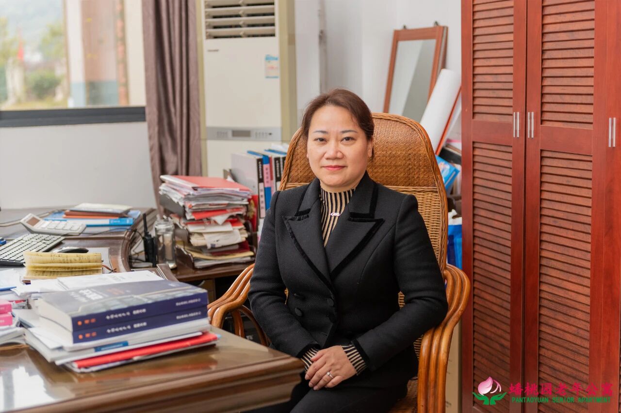 双料全国先进：赣州市南康区蟠桃园老年公寓院长赵佳2