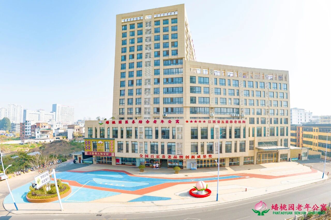 双料全国先进：赣州市南康区蟠桃园老年公寓院长赵佳3