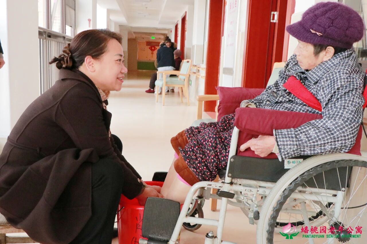 双料全国先进：赣州市南康区蟠桃园老年公寓院长赵佳5