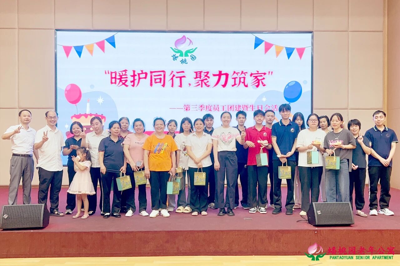 双料全国先进：赣州市南康区蟠桃园老年公寓院长赵佳6