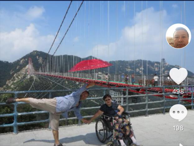 23年照顾截瘫妻子无怨无悔，以爱情和命运相拼，年近花甲的大叔稳稳赢了