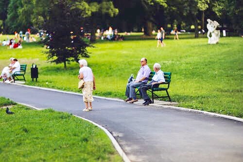 父母在家养老要做哪些准备工作？独生子女如何给父母养老？