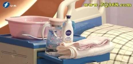 老人背部护理：三种按摩手法，帮助老人远离病痛丨国德养老护理（九）