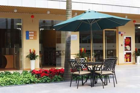 【银发时代】“潮流我在线”让长者穿起了淡黄的长裙