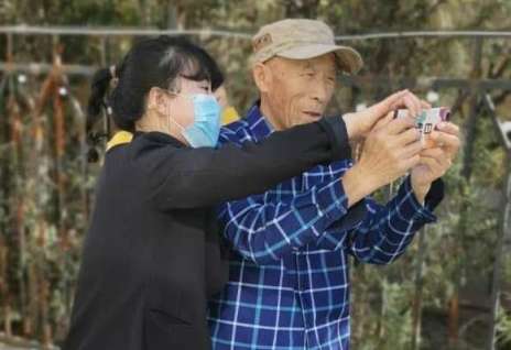 爷爷奶奶摄影记丨王爷爷学摄影