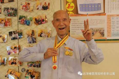 崭新的五月，老少温暖同行