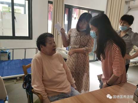 探望林奶奶：无惧落日流年，她永葆一颗粉红色童心