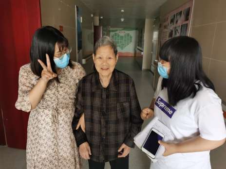 探望陈奶奶：愿她的记忆，永浴爱河中