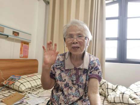 探望王奶奶：她们用脉脉温情，打开爱的方程式