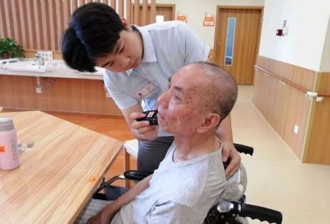 实习初感悟 丨 设身处地从长者角度去看和感受事物，是做好护理的前提~