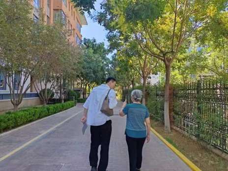 老人不知道怎么选养老院？入住前后做这几件事 