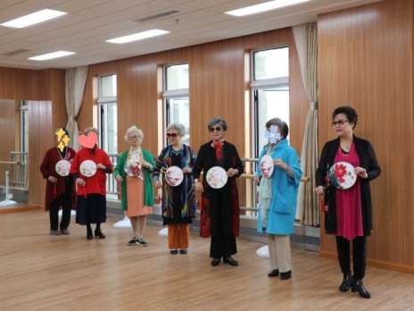 如何在养老院中找到适合自己的生活方式和社交圈子？