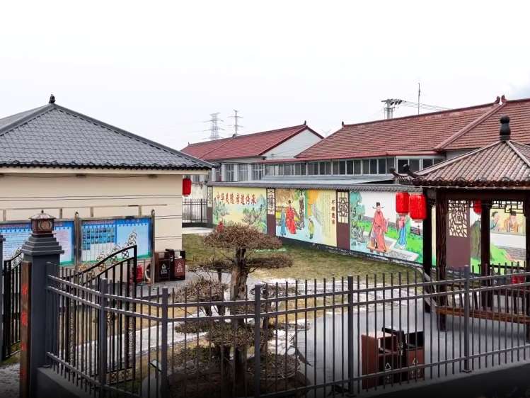 建明镇鸿鸭屯村幸福小院