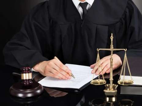 央视新闻：七旬老伯与邻居争吵后急性心梗离世，家属索赔59万，法院这样判→