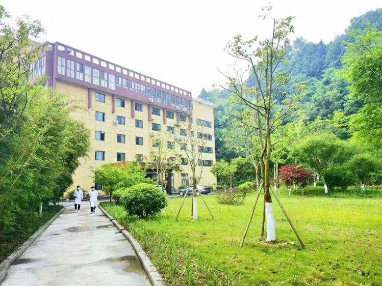 简阳鳌山公园爱晚养老中心