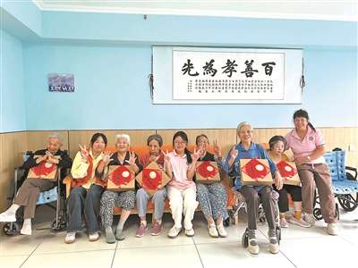 开养老院的年轻人想“终结”阿尔茨海默病丨青年故事