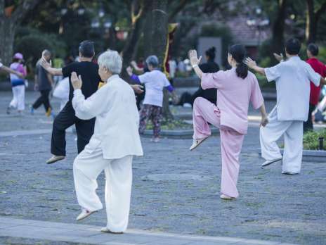 健康科普丨老年人冬季户外运动，这些要点要牢记