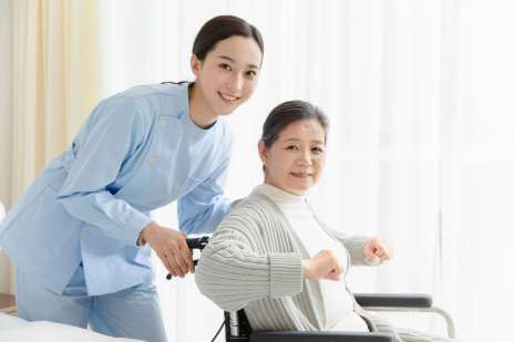 2025年养老护理员职业现状调研报告在上海发布：全国养老护理员缺口超500万