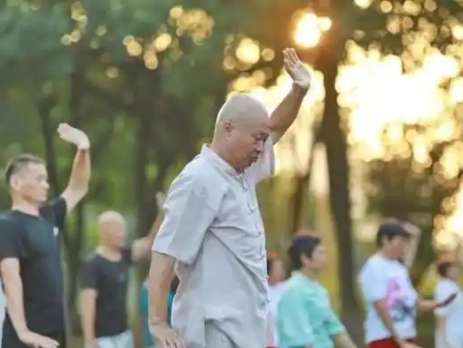 怎么运动最延寿？这份全球共识为老人开出“长寿运动处方”