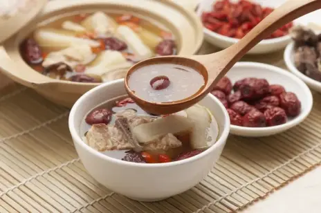 “贴秋膘”≠猛吃肉 专家给出老年人秋季养生饮食指南