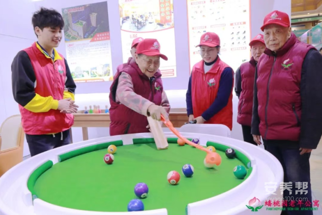 赣州市南康蟠桃园老年公寓组织长者畅游博览会5 赣州市南康蟠桃园老年公寓组织长者畅游博览会5