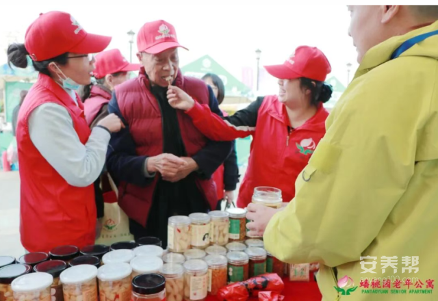 赣州市南康蟠桃园老年公寓组织长者畅游博览会4 赣州市南康蟠桃园老年公寓组织长者畅游博览会4