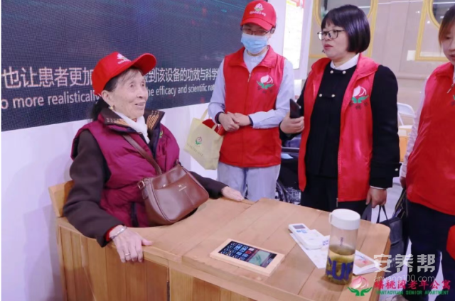 赣州市南康蟠桃园老年公寓组织长者畅游博览会3 赣州市南康蟠桃园老年公寓组织长者畅游博览会3