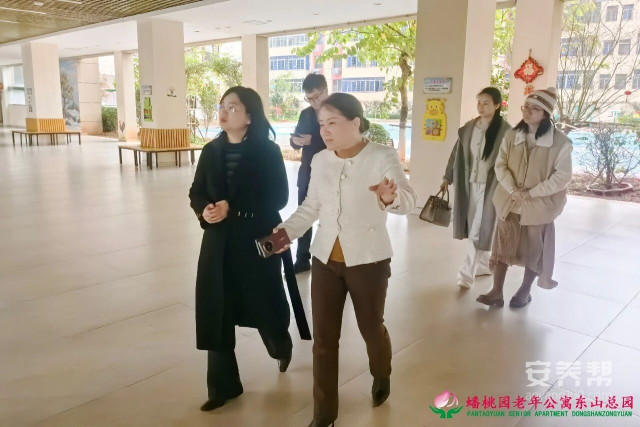 赣州市南康区民政局长龚海兰一行莅临蟠桃园老年公寓检查指导工作3