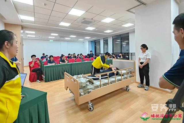五级养老机构赣州市南康区蟠桃园老年公寓：全员持证上岗打造专业养老新标杆5