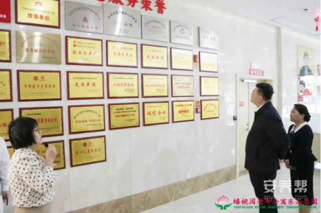 省民政厅党组成员、副厅长李晖同志一行莅临赣州市南康区蟠桃园老年公寓调研1