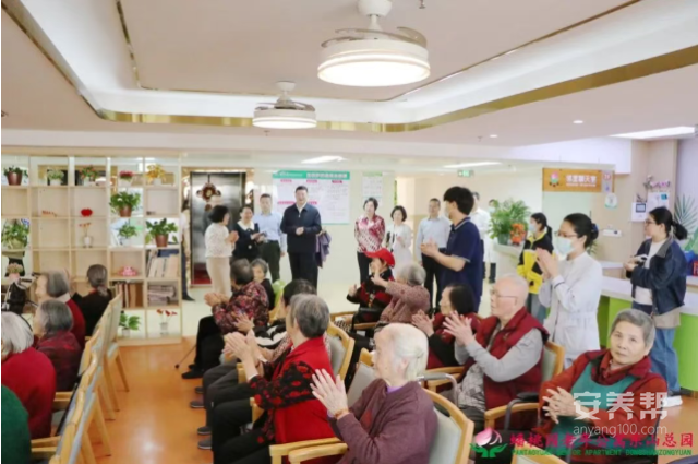 省民政厅党组成员、副厅长李晖同志一行莅临赣州市南康区蟠桃园老年公寓调研5