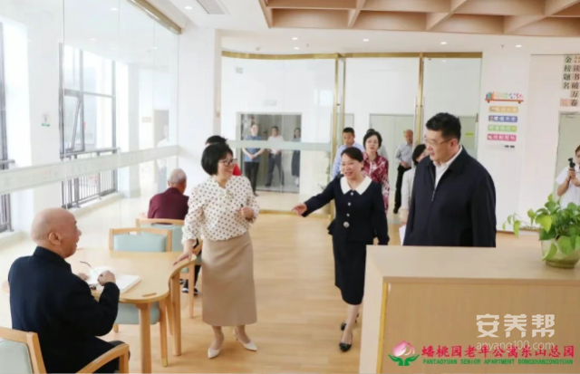 省民政厅党组成员、副厅长李晖同志一行莅临赣州市南康区蟠桃园老年公寓调研3