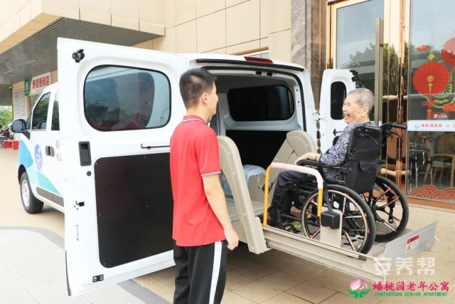 赣州首台福祉车在赣州市南康区蟠桃园老年公寓投入使用3 赣州首台福祉车在赣州市南康区蟠桃园老年公寓投入使用3