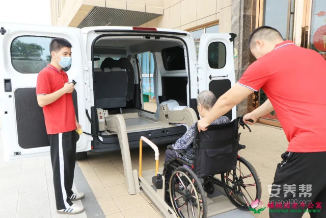 赣州首台福祉车在赣州市南康区蟠桃园老年公寓投入使用2 赣州首台福祉车在赣州市南康区蟠桃园老年公寓投入使用2