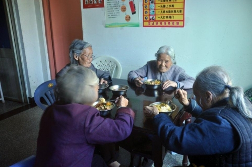 新昌欢乐养老院老人图片