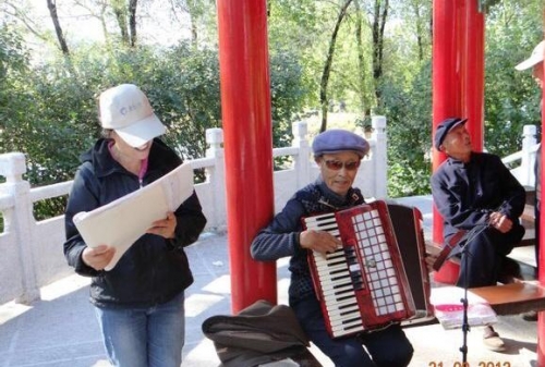 幸福家园养老院老人图片