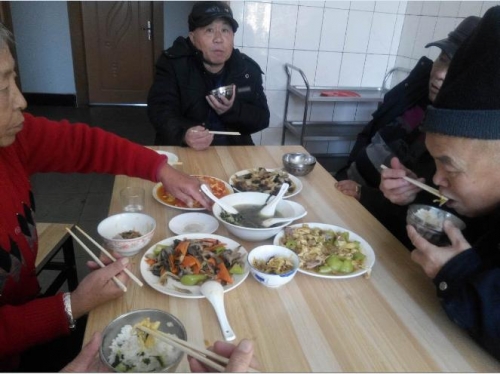 一家人老年公寓老人图片