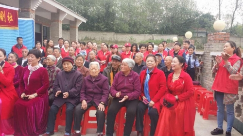 信阳市公益志愿者协会陆庙养老服务中心老人图片