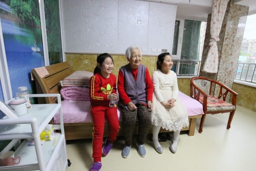 南关区华夏老年护理院老人图片