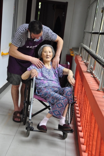 菱湖街道长者康护服务之家服务图片