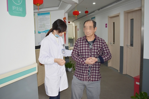 南京乾中护理院服务图片