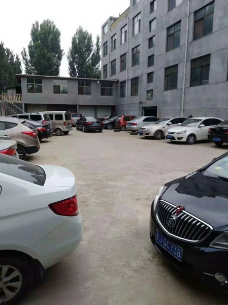 后院停车