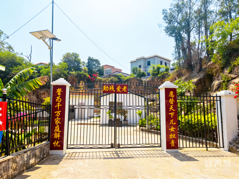 1eeaeaa2d848118212a3cce80c7a758f